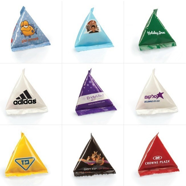 פירמידות ממותגות עם לוגו חברה