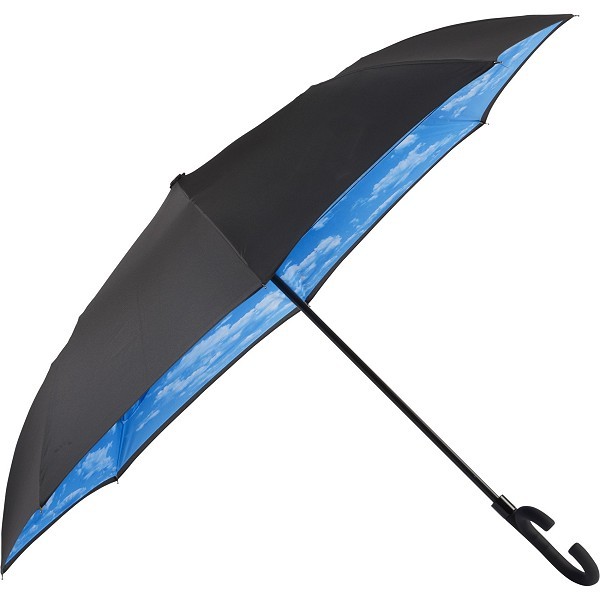 מטרייה מתהפכת עם בטנה בעיצוב שמים